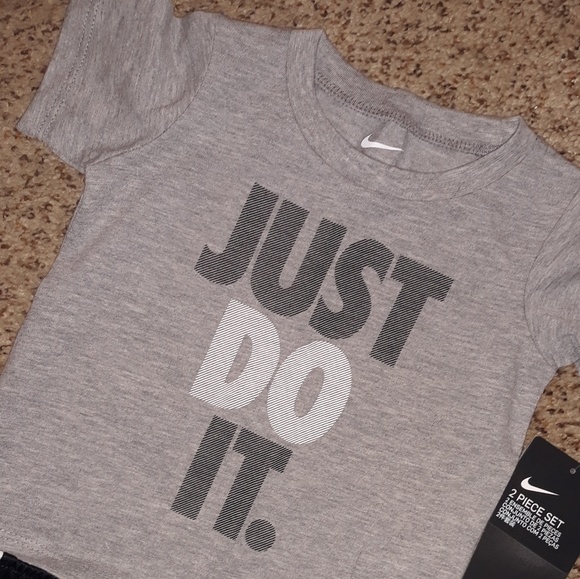 Boys Nike Outfit - Picture 2 of 5
